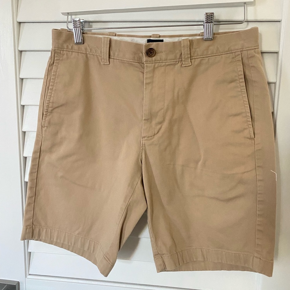 J.Crew Factory 9” Flex Chino Short in Khaki. Size 30